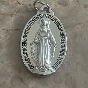 Antique blessed Virgin Mary pendant!